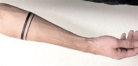 tatuajes en el brazo de lineas|Tatuajes de Líneas en el Brazo: Significado y Simbolismo que。